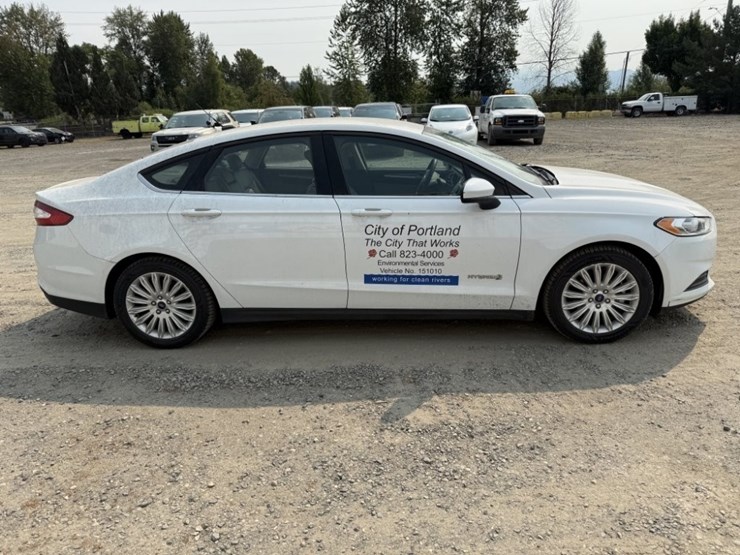 2015-ford-fusion-hybrid-sedan-image-3