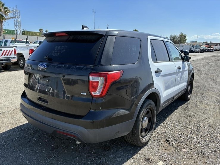 2017-ford-explorer-image-3