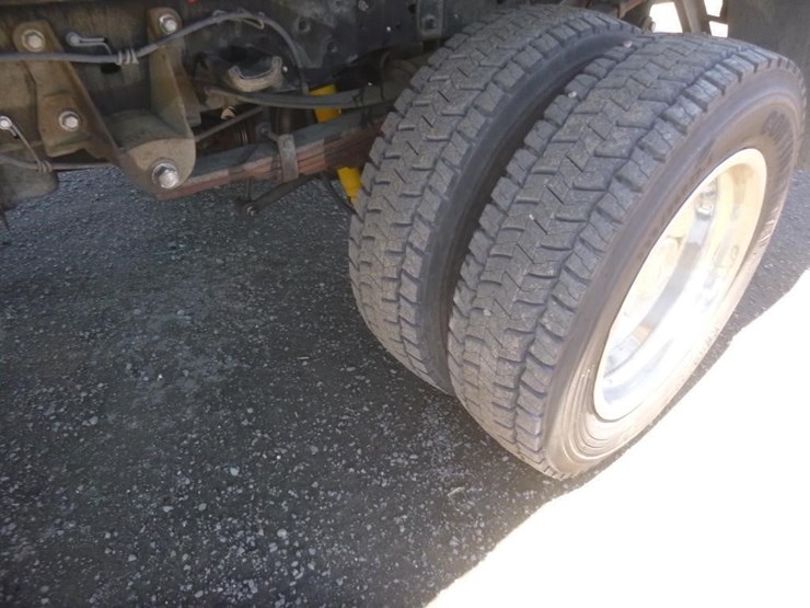 2013-ford-f550-image-21