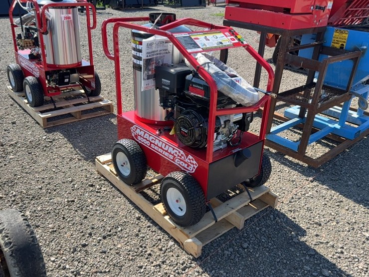 #2081-•-magnum-4000-series-heated-pressure-washer-image-2