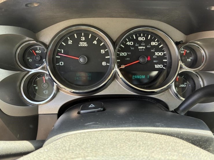 2011-chevrolet-2500-image-16