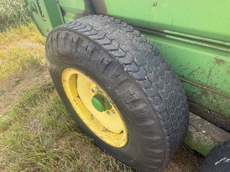 john-deere-660-image-23
