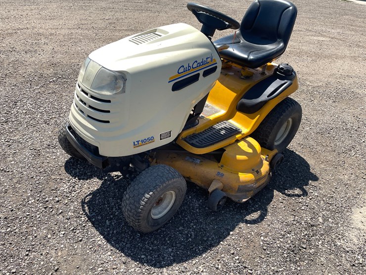 cub-cadet-lt1050-image-1