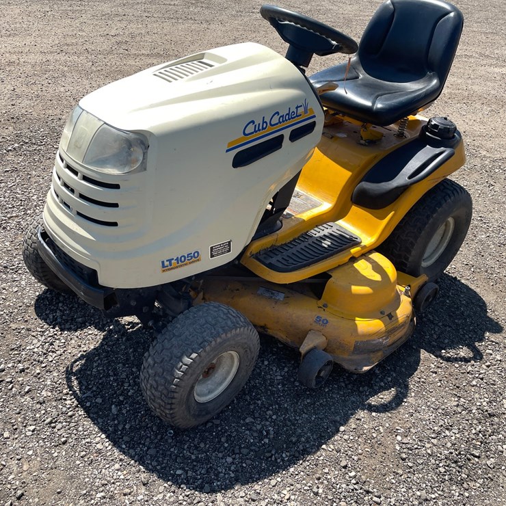 CUB CADET LT1050