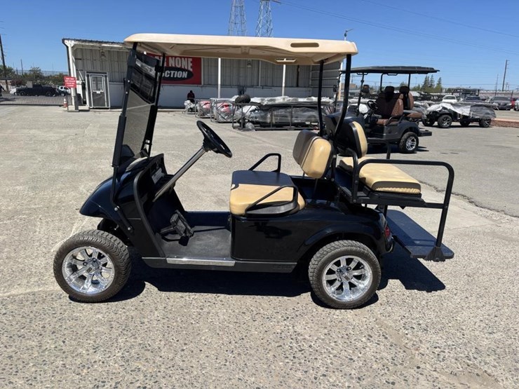 ez-go-electric-utility-cart-image-5
