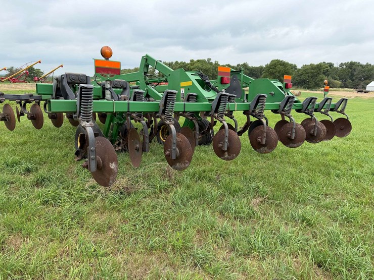 john-deere-2700-image-28