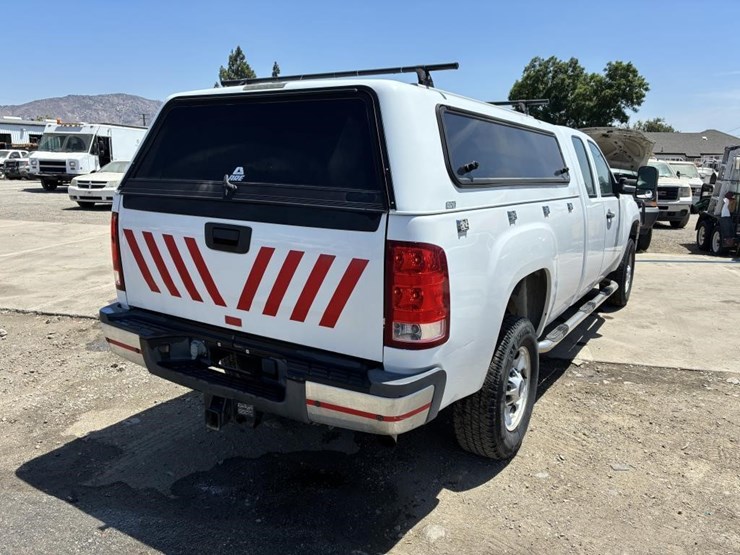 2012-gmc-sierra-2500hd-image-3