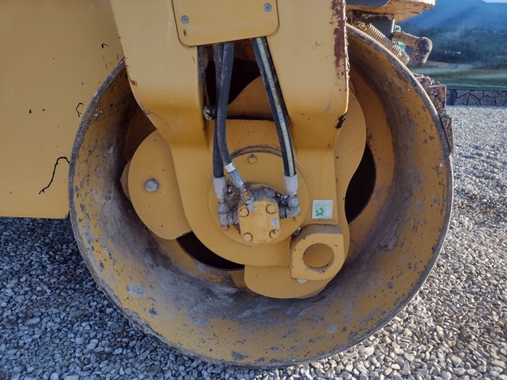 caterpillar-cb34xw-image-25