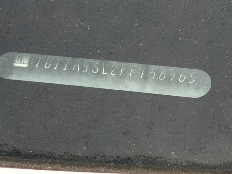 2015-chevrolet-malibu-ls-sedan-image-9