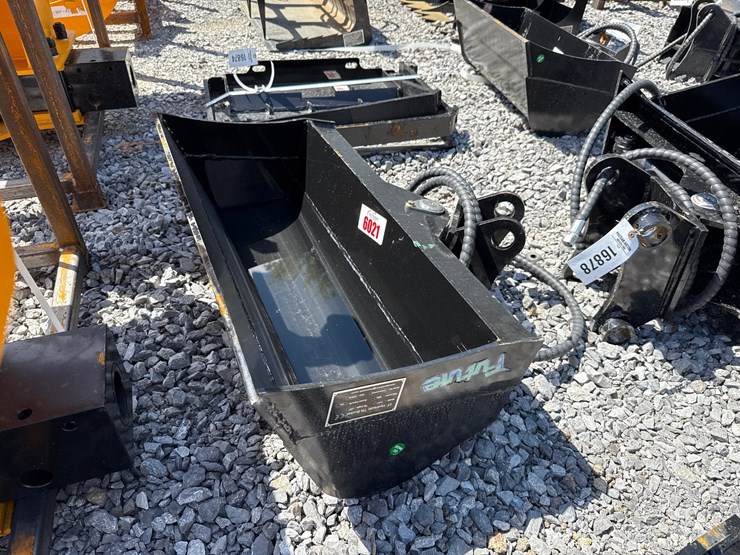 #6021-•-32"-excavator-hyd-tilt-bucket-image-1