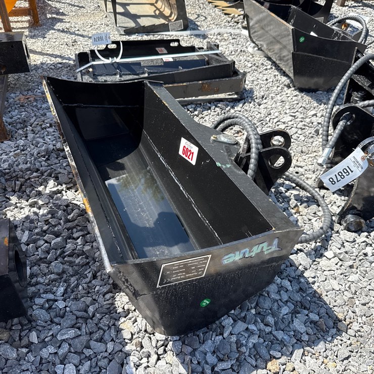 #6021 • 32" EXCAVATOR HYD TILT BUCKET