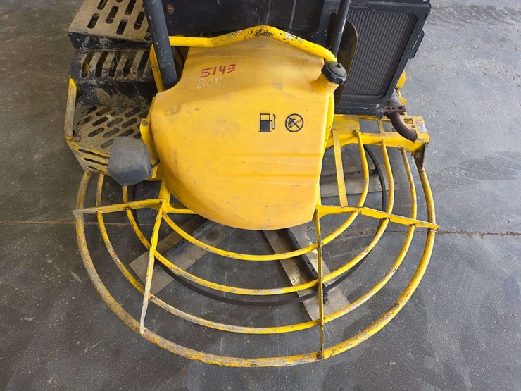 2006-wacker-crt48-ride-on-trowel,-48”,-vanguard/daihtsu-dm950g-gas-engine,-452.9-hours,-comes-with-t-image-14