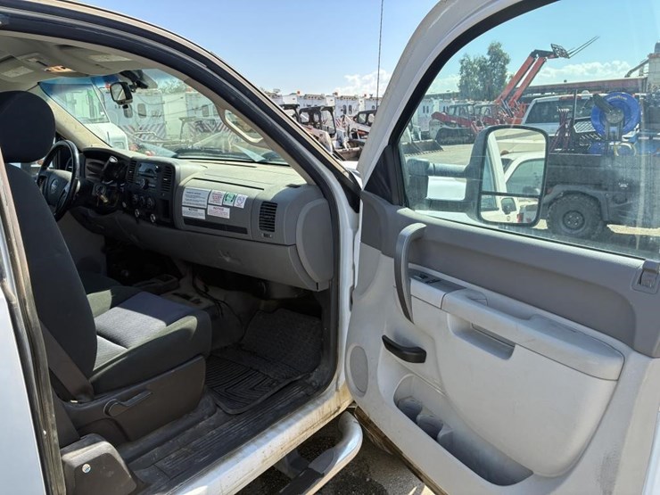 2012-gmc-sierra-2500hd-image-12