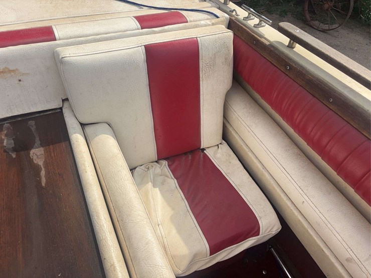 18’-cobalt-boat-and-trailer-image-22