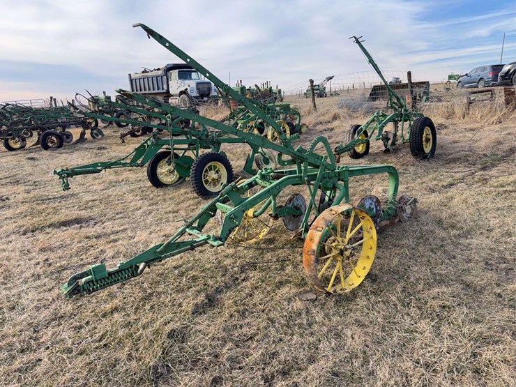 john-deere-pull-type-two-bottom-plow-image-7
