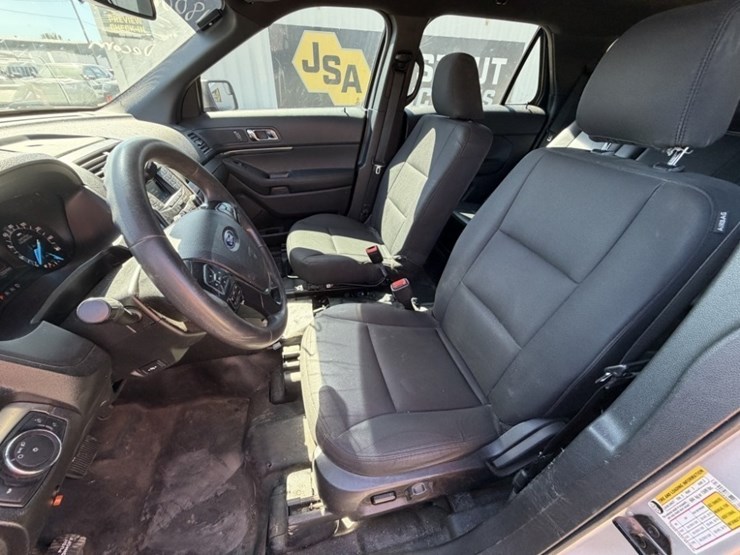 2018-ford-explorer-image-25