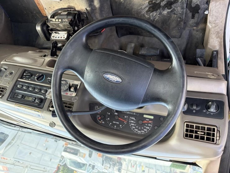 2003-ford-f550-image-23