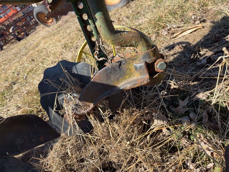 john-deere-three-point-two-bottom-plow-image-11