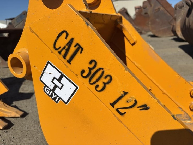 caterpillar-303-image-6