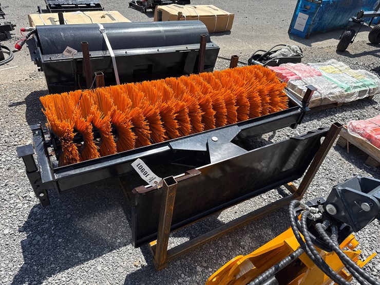 #6051-•-60"-skid-steer-4-way-angle-broom-image-3