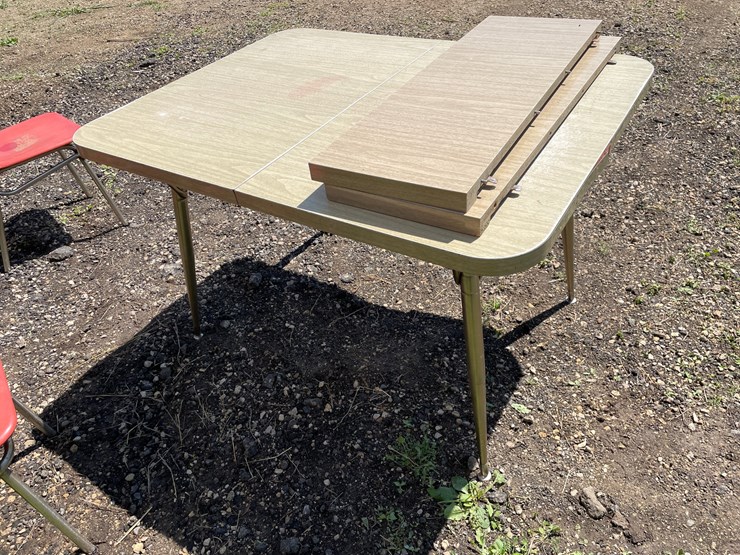 #4710-•-table-and-chairs-image-4