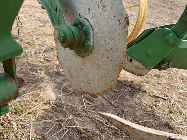 john-deere-pull-type-three-bottom-plow-image-19
