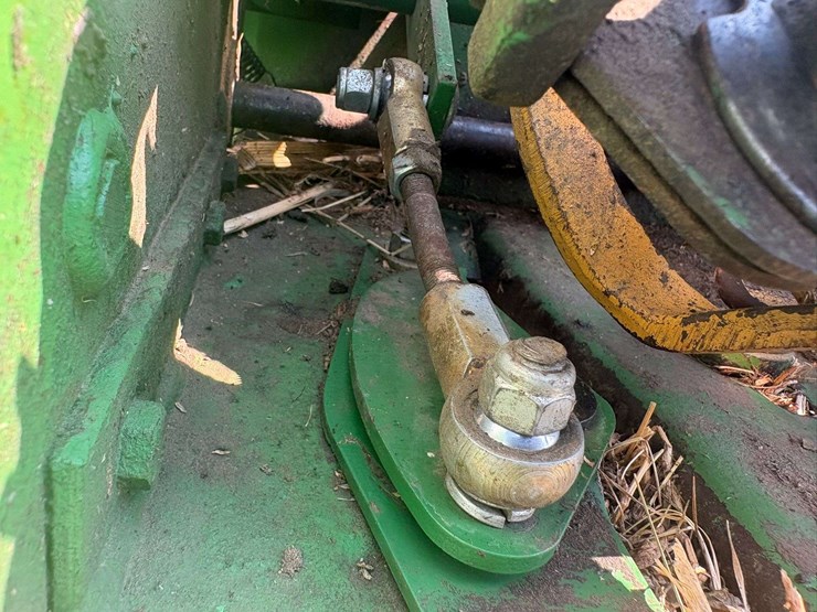 john-deere-336-image-24