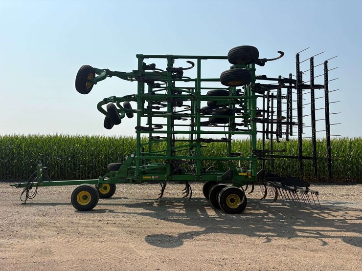 2014-john-deere-2410-image-3