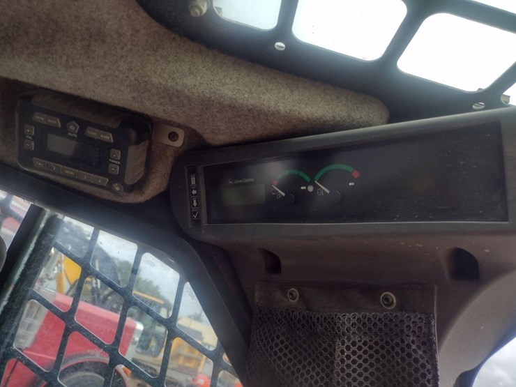 deere-325g-image-6