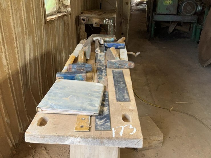 #173-•-hanchett-tilting-anvil-and-bench-image-2