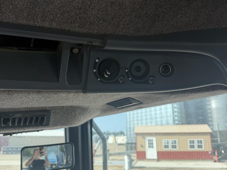 1994-ford-8870-image-12