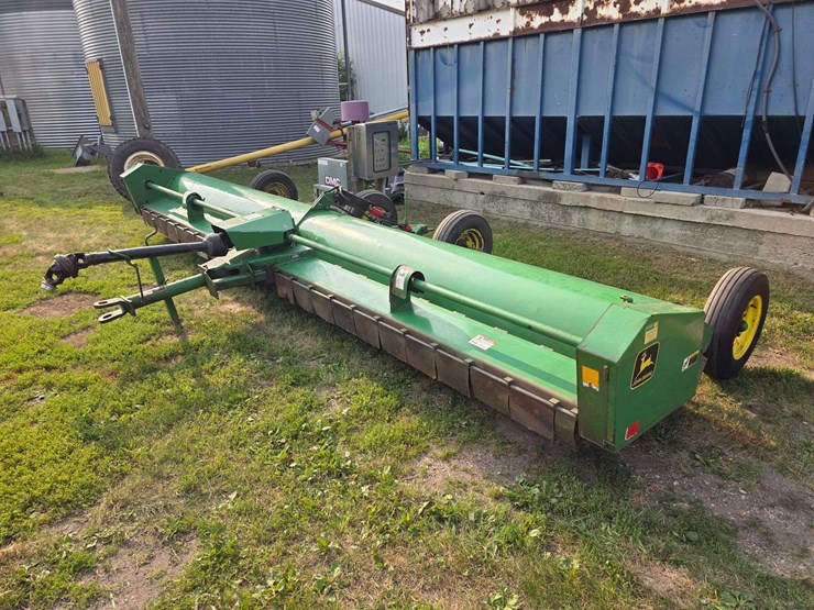 john-deere-220-image-1