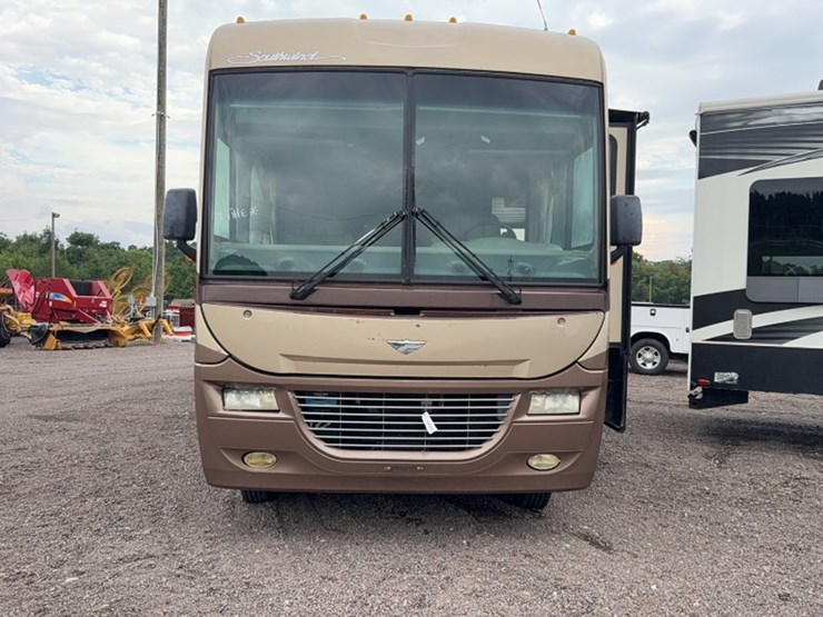 #3002-•-2007-fleetwood-southwind-32'-motor-home-image-2
