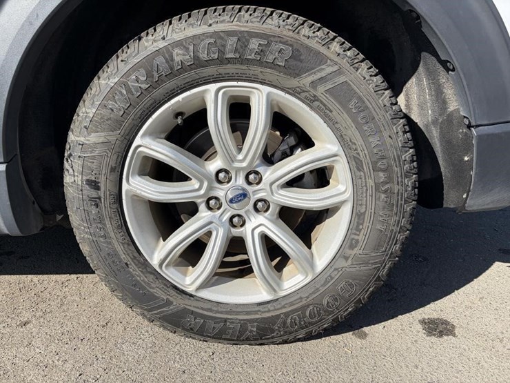 2020-ford-explorer-image-5
