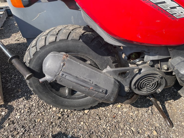 #4508-•-2004-yamaha-zuma-50cc-moped-(no-title)-image-10