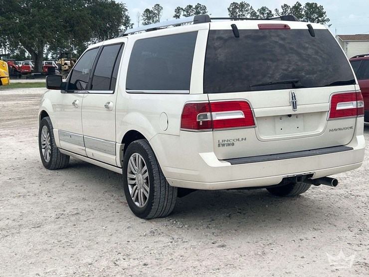 2007-lincoln-navigator-image-2
