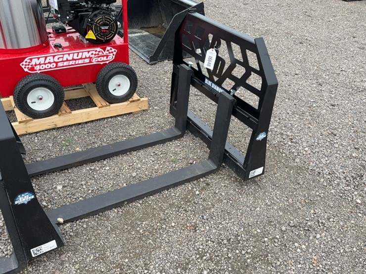 #2071-•-blue-diamond-48"-mini-skid-steer-pallet-forks-image-1