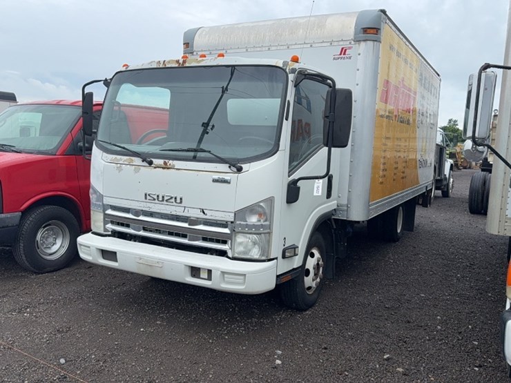 2011-isuzu-npr-image-1