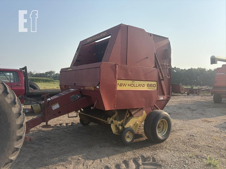 new-holland-660-image-1