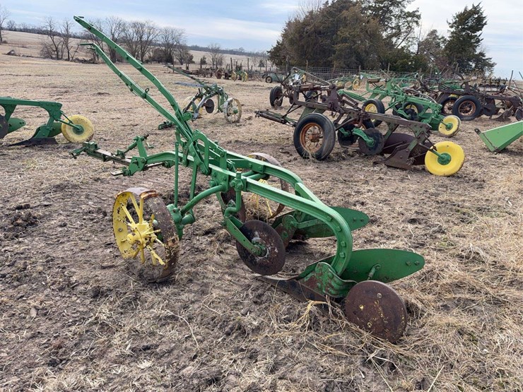 john-deere-pull-type-two-bottom-plow-image-3