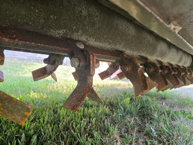 john-deere-220-image-9