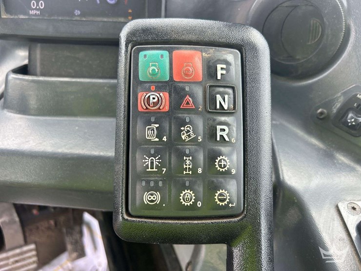 2022-deere-260e-image-34