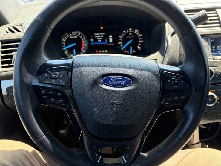 2018-ford-explorer-image-32