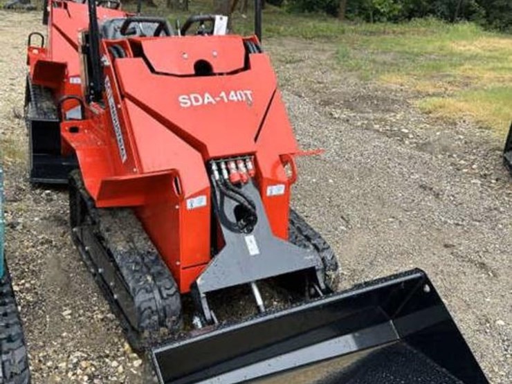 #242-•-mini-skid-steer-loader---agt---gas-image-3