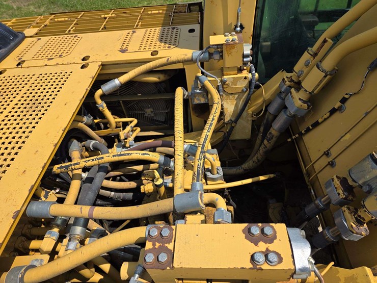 2002-caterpillar-330cl-image-54