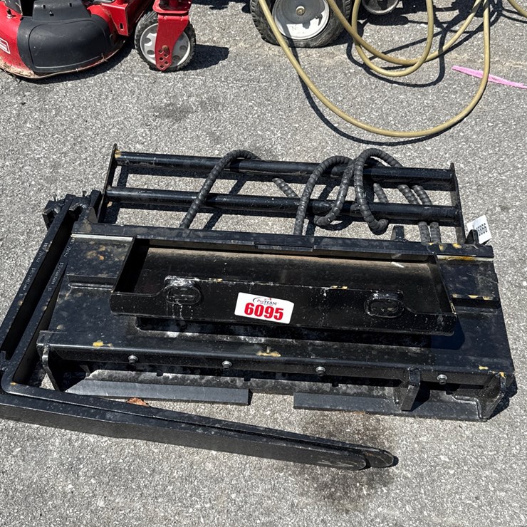 #6095 • 30" DINGO HYD SLIDING PALLET FORKS