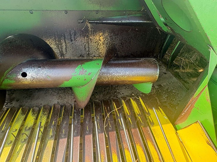 john-deere-336-image-14
