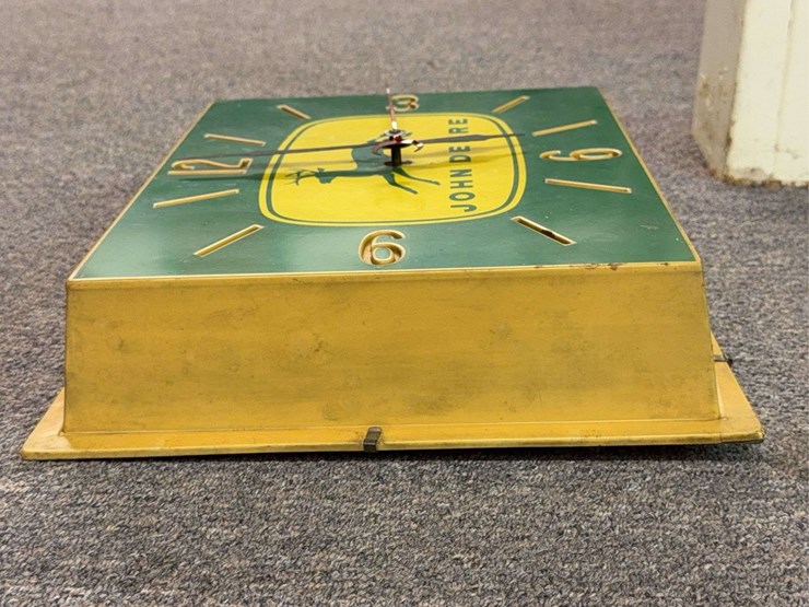 john-deere-dealer-clock-image-5