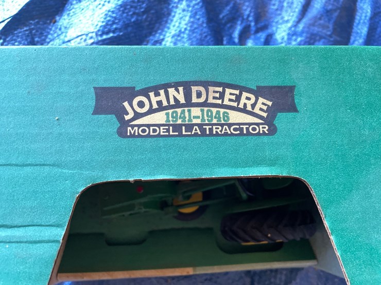 #4713-•-assortment-of-toy-tractors-image-3