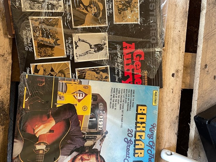 #4723-•-assortment-of-records-image-11